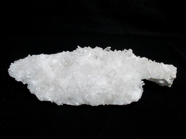 中国産の水晶原石クラスター