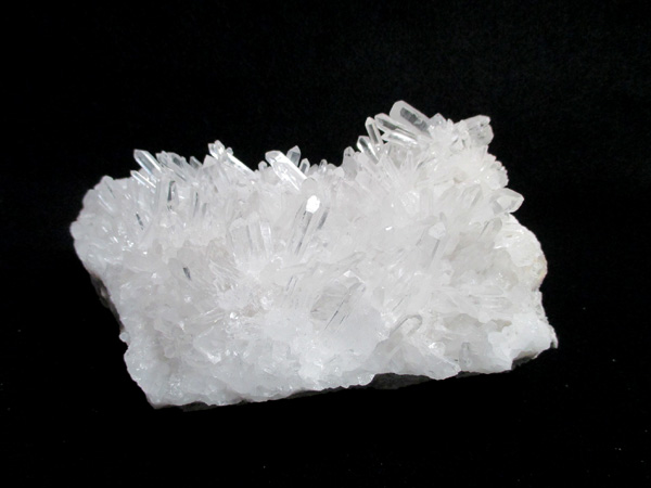 中国産の水晶原石クラスター