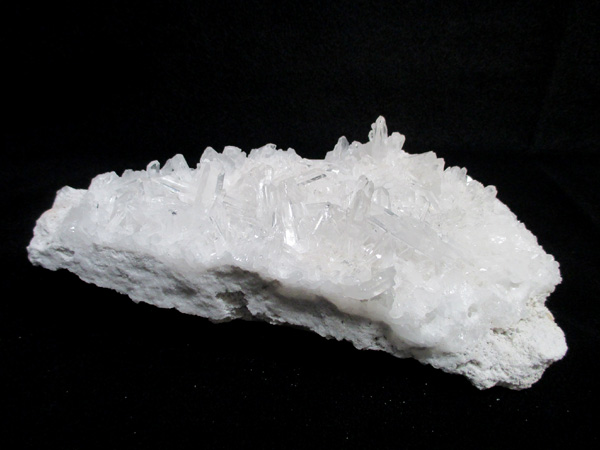 中国産の水晶原石クラスター