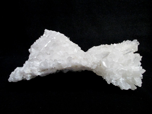 中国産の水晶原石クラスター