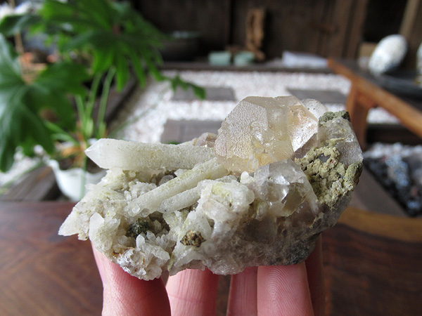 ロシア ダルネゴルスク産 フローライト 水晶原石 | 天然石専門店【鬮石】