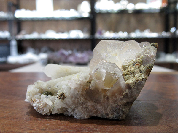 ロシア ダルネゴルスク産 フローライト 水晶原石 | 天然石専門店【鬮石】