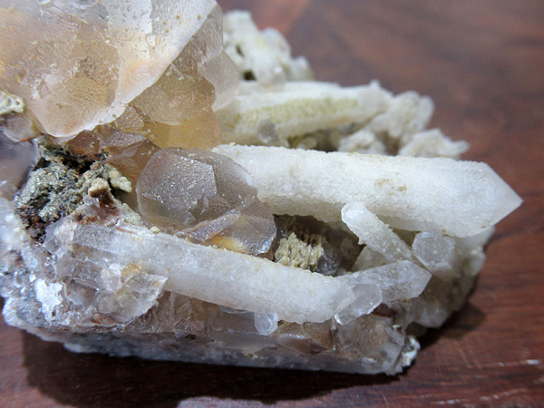 ロシア ダルネゴルスク産 フローライト 水晶原石 | 天然石専門店【鬮石】