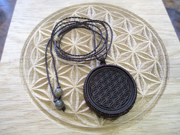 フラワーオブライフ 天然木 彫刻 オリジナルマクラメネックレス