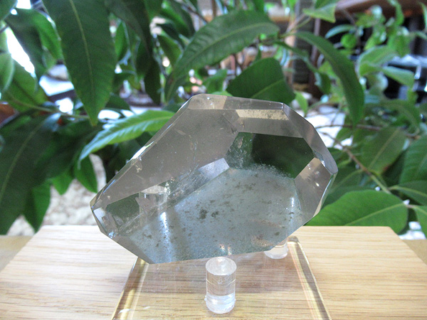 超激レア！最高品質】 千層グレーファントムクォーツ 13mm ピラミッド