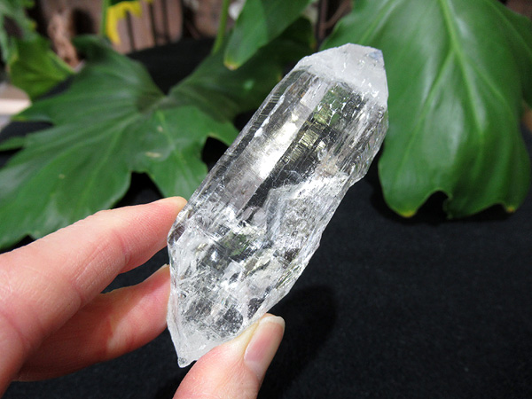 価値ある逸品！ガネーシュヒマール水晶　ポイント！ レインボーが綺麗！ ガネーシュヒマール 原石 レインボー ガネーシュ 価値ある逸品