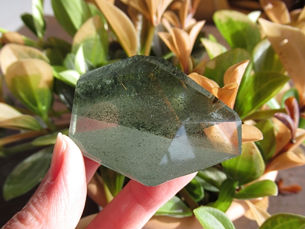 グリーンファントムガーデンクォーツ マダガスカル産 ポイント 水晶