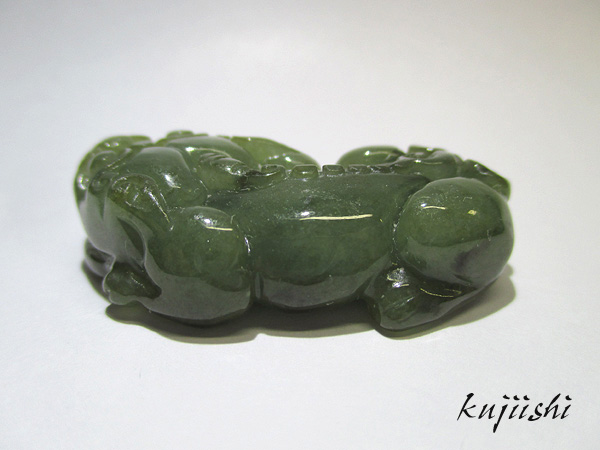 天然翡翠 貔貅（ひきゅう） 彫刻 開運 風水 【鬮石（くじいし） kujiishi】