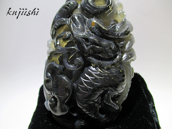 送料無料　メノウ瑪瑙彫刻　馬　高4.2ｃｍ　重44ｇ 高品質】 瑪瑙（メノウ） 龍（ドラゴン） 彫刻 【鬮石（くじいし