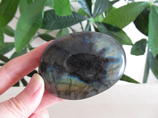 ラブラドライト原石】「月と太陽の象徴」の石