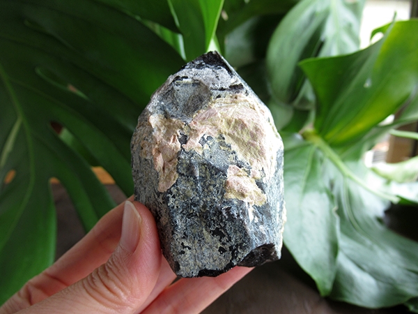 モリオン原石の通販/高品質天然黒水晶販売 | 天然石専門店【鬮石】 長石