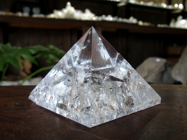 ピラミッド　水晶 水晶 ピラミッド型 | ピラミッド型 | Crystals by Purely