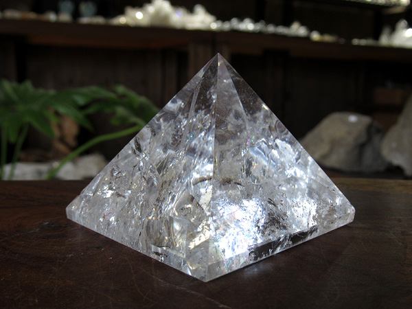欠けの為20％OFF】レインボースタッデッドクォーツ/天然水晶ピラミッド