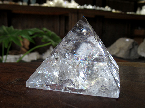 欠けの為20％OFF】レインボースタッデッドクォーツ/天然水晶ピラミッド