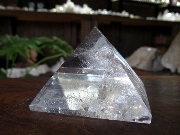 トカンティンス産　水晶　ピラミッド 天然水晶 ピラミッド ブラジル トカンティンス州産 【鬮石】