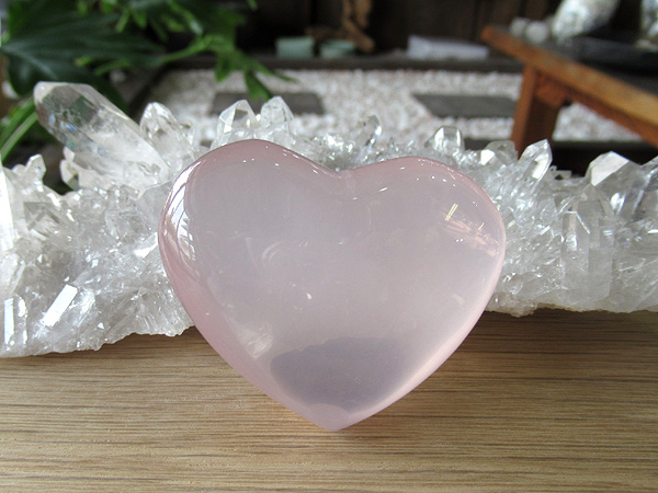 マダガスカルローズクオーツハートクリスタル水晶ボタン型】