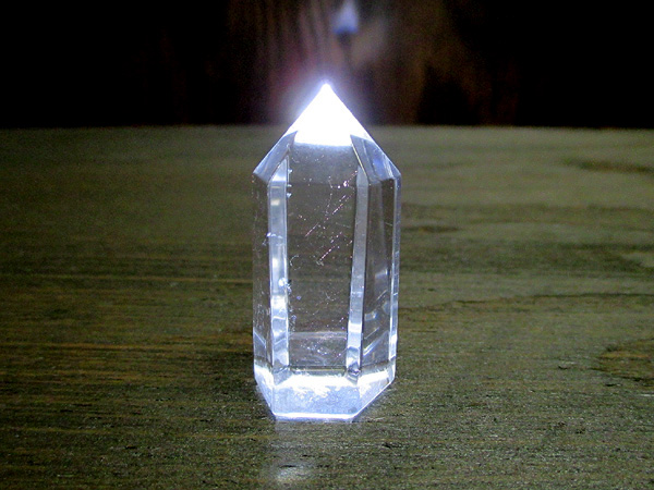 レッドゴールドエンジェルラダークリスタル（ハイダウェイクォーツ）水晶ポイント