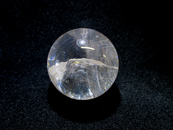 美しい虹を閉じ込めた天然虹入水晶、レインボークォーツ丸玉
