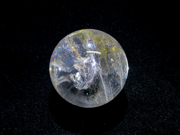 美しい虹を閉じ込めた天然虹入水晶、レインボークォーツ丸玉