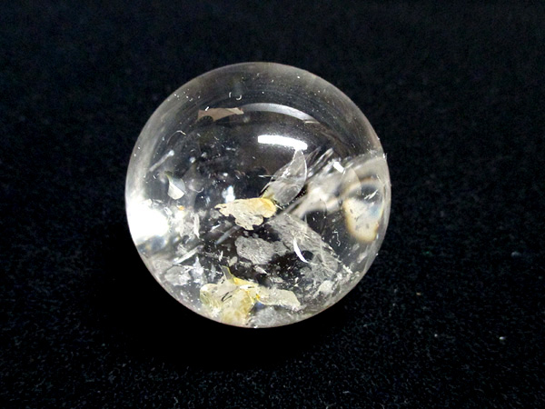美しい虹を閉じ込めた天然虹入水晶、レインボークォーツ丸玉