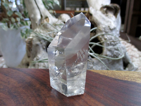 ポイント　大　水晶　レインボー入り　918g　天然石　パワーストーン　石 ポイント 大 水晶 レインボー入り 918g 天然石 パワーストーン 石