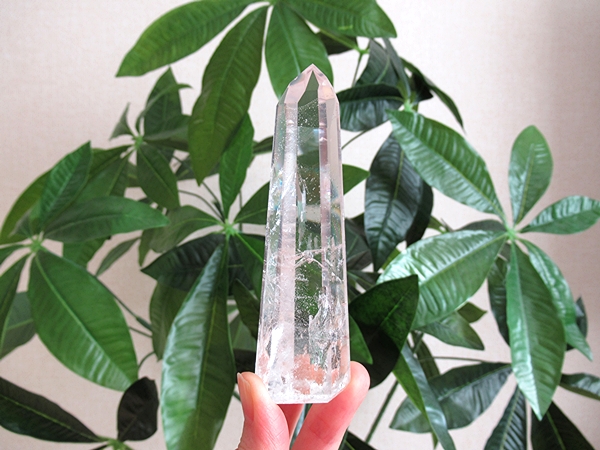 レインボースタッデッドクォーツ ポイント トカンティンス州産