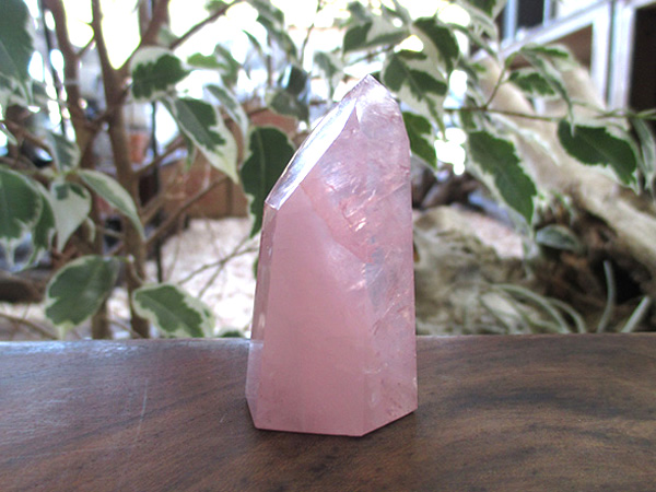 ローズクォーツ　虹入り　11キロ　紅水晶 クリスタル　鑑賞石　石　クリスタル ローズクォーツ 丸玉 紅水晶 販売 | 天然石専門店 【鬮石】