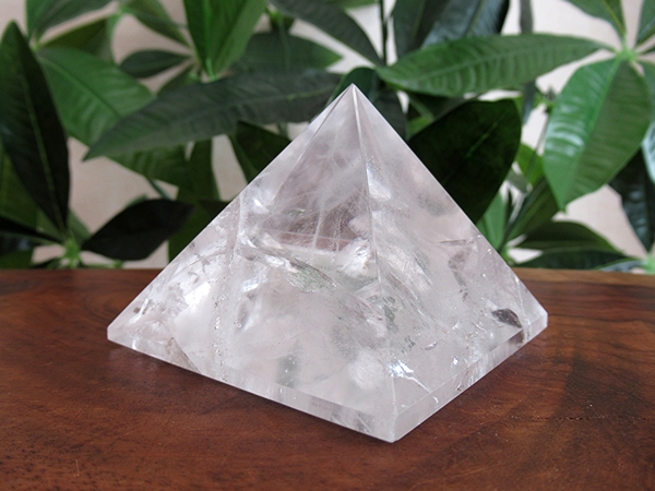 天然水晶 ピラミッド ブラジル トカンティンス州産 【鬮石】