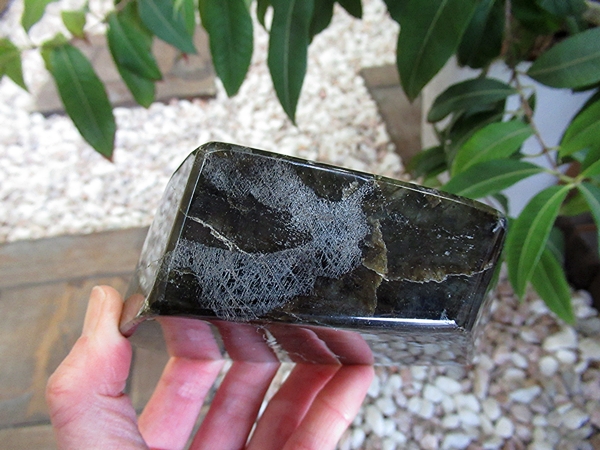 ★ラブラドライト トカゲ 置物 インテリア 天然石 a0395 ☆ラブラドライト トカゲ 置物 インテリア 天然石 a0395 - メルカリ