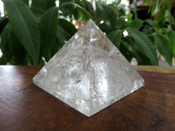 タキオン水晶 ✿ 神聖幾何学クォーツ発振器（ピラミッド型パワーストーン） 