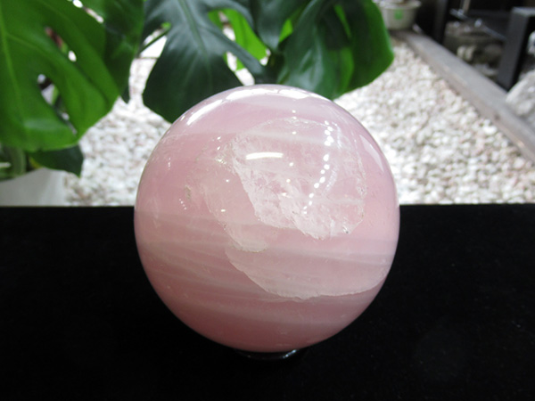 A5.ローズクォーツ　大玉　天然石　紅水晶　鉱物　原石　水晶玉　パワーストーン compass1683447910.jpg