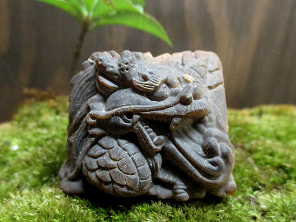 天然石タイガーアイ 龍・ドラゴン彫刻