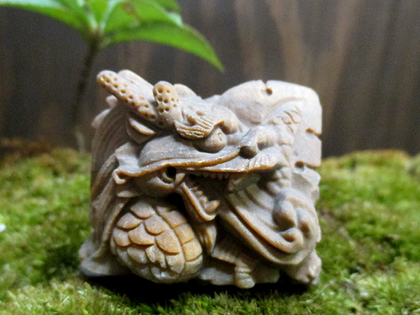 天然石タイガーアイ 龍・ドラゴン彫刻