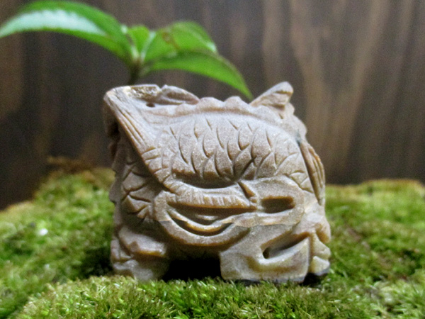 天然石タイガーアイ 龍・ドラゴン彫刻