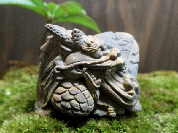 天然石タイガーアイ 龍・ドラゴン彫刻