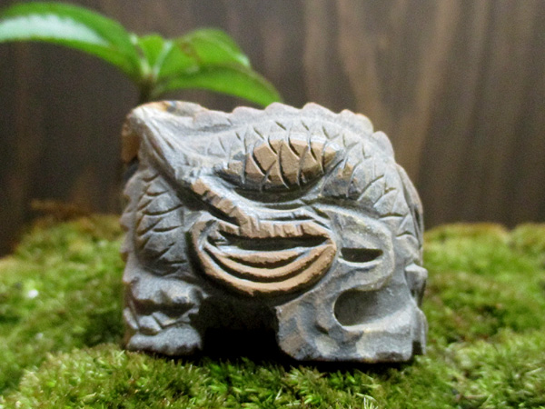 天然石タイガーアイ 龍・ドラゴン彫刻