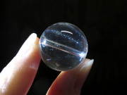 ブルースタークォーツ丸玉　約18mm　ブレスレット用　天然水晶 穴あきビーズ　【鬮石】