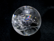 【高品質】　天然水晶　レインボークォーツ（虹入り）　丸玉　ブラジル産　【鬮石（くじいし）　kujiishi】