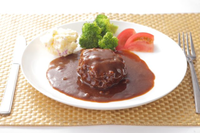 鯨ハンバーグデミグラスイメージ