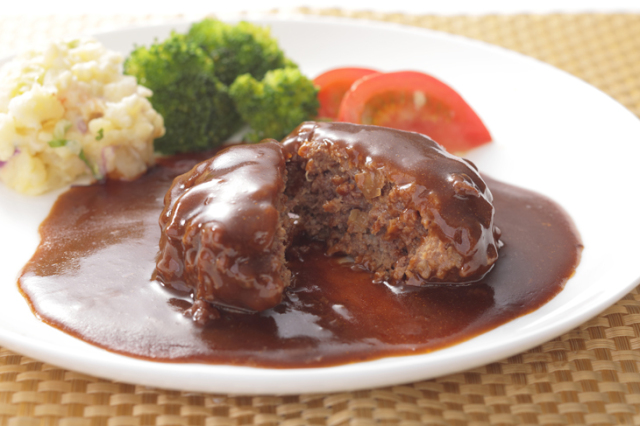 鯨ハンバーグデミグラスカット