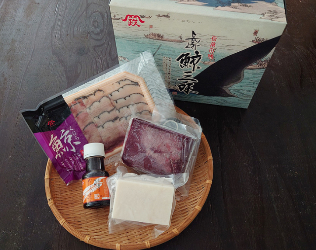 ハリハリ鍋セット(上)|くじら・鯨肉専門の通販∥くじら日和本店 ハリハリ鍋セット(上)|くじら・鯨肉専門の通販∥くじら日和本店