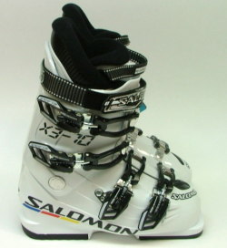 【送料無料！定価の30％オフ！】SALOMON(サロモン)　ジュニアスキーブーツ　X3 70　L12703500