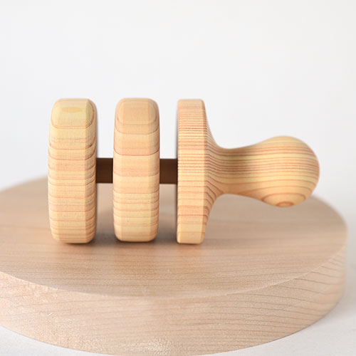 クルクルふりふり 隈本コマ｜木のおもちゃ KURABOKKO