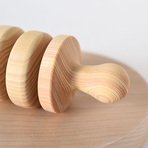 クルクルふりふり 隈本コマ｜木のおもちゃ KURABOKKO
