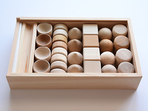 木製　積み木　スロープ　隈本コマ maruつみき 隈本コマ｜木のおもちゃ KURABOKKO