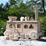 森のカラフルロコ MOCCO｜木のおもちゃ KURABOKKO