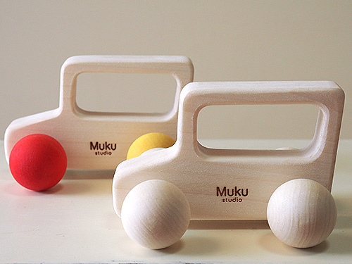 カラコロじどうしゃ/無垢スタジオ