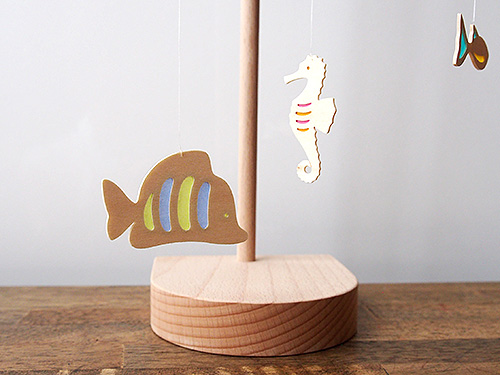 卓上木製モビール (タツノオトシゴ) おとぎ屋｜木のおもちゃ KURABOKKO
