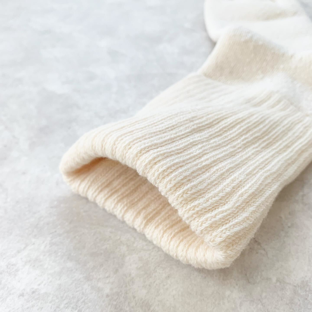 一足履くだけで、ふっくらと足元をあたたかく包まれる感じをご堪能