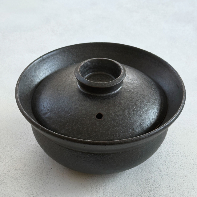 小川佳子さんの「賢い土鍋」は見た目の美しさはもちろん、機能性抜群